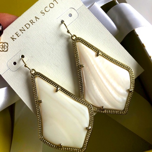 NWT Kendra Scott RARE & Retired Alexandra Earrings White Pearl Yellow Gold W😍W! - Picture 6 of 15